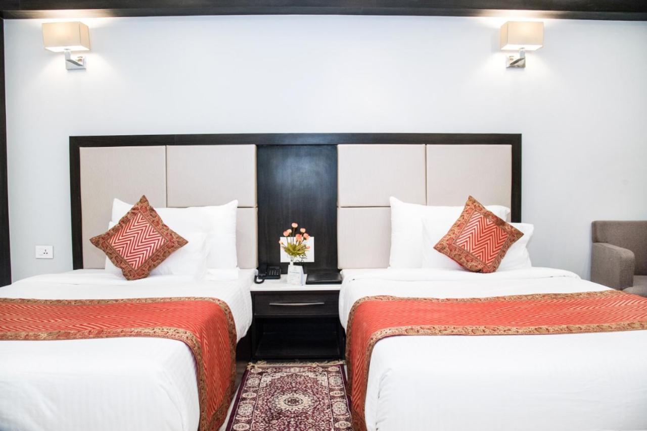 Hotel Platinum Shravasti Katra  Экстерьер фото