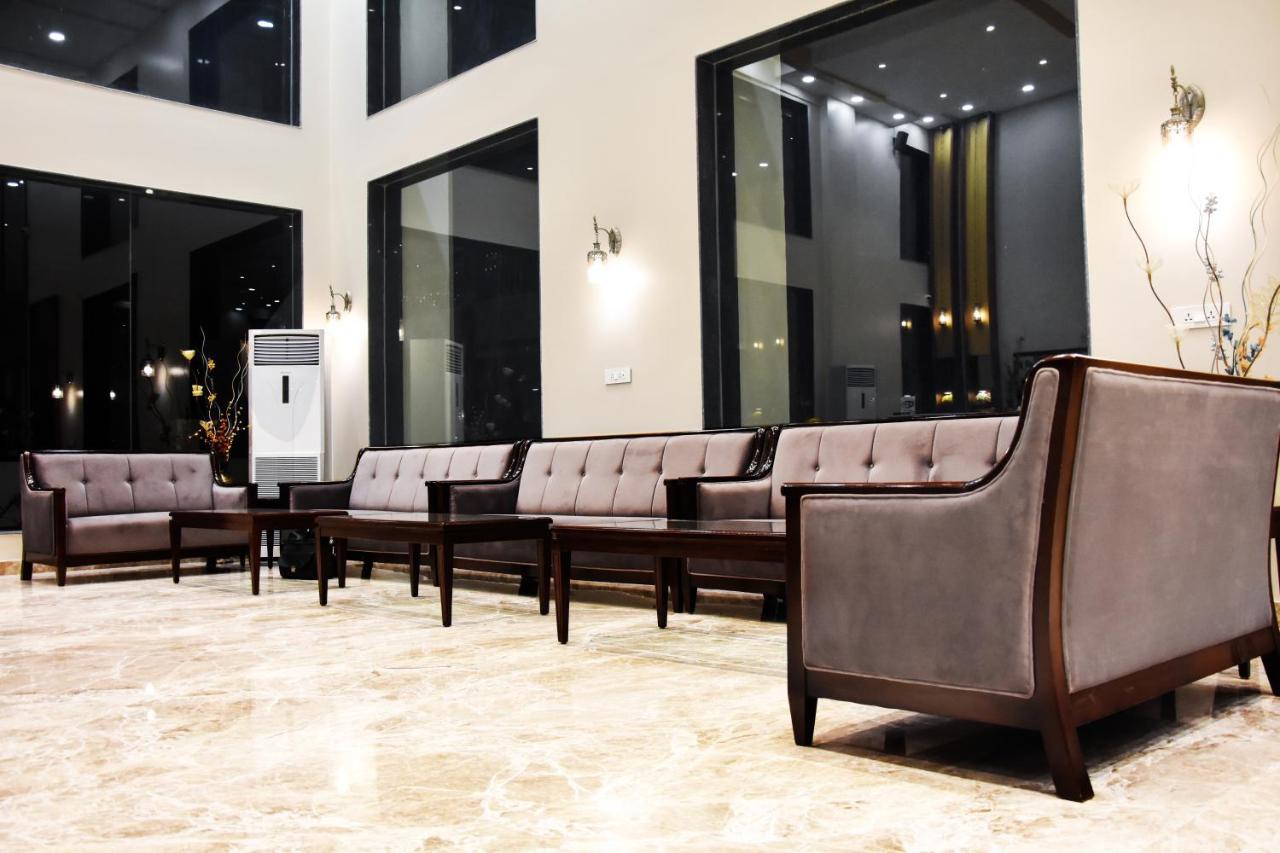 Hotel Platinum Shravasti Katra  Экстерьер фото