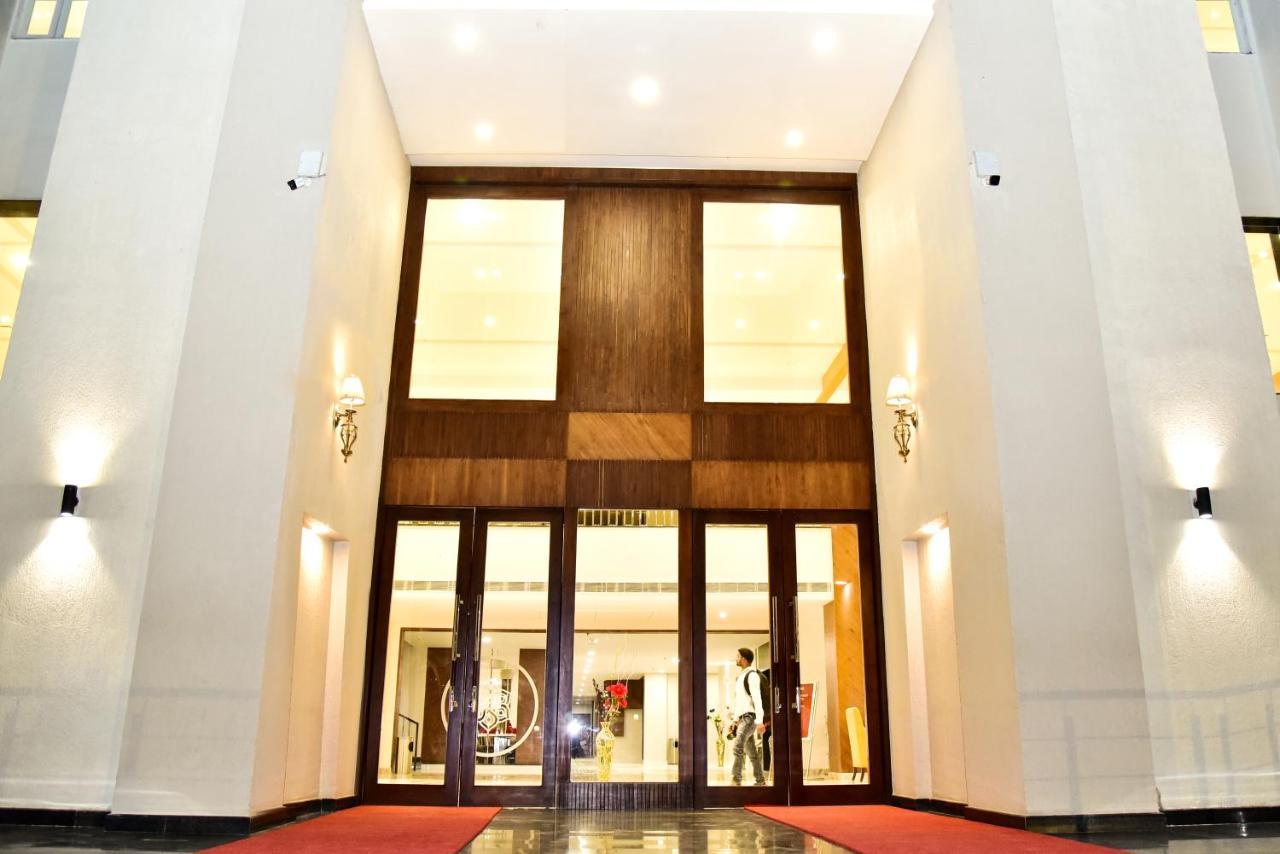 Hotel Platinum Shravasti Katra  Экстерьер фото