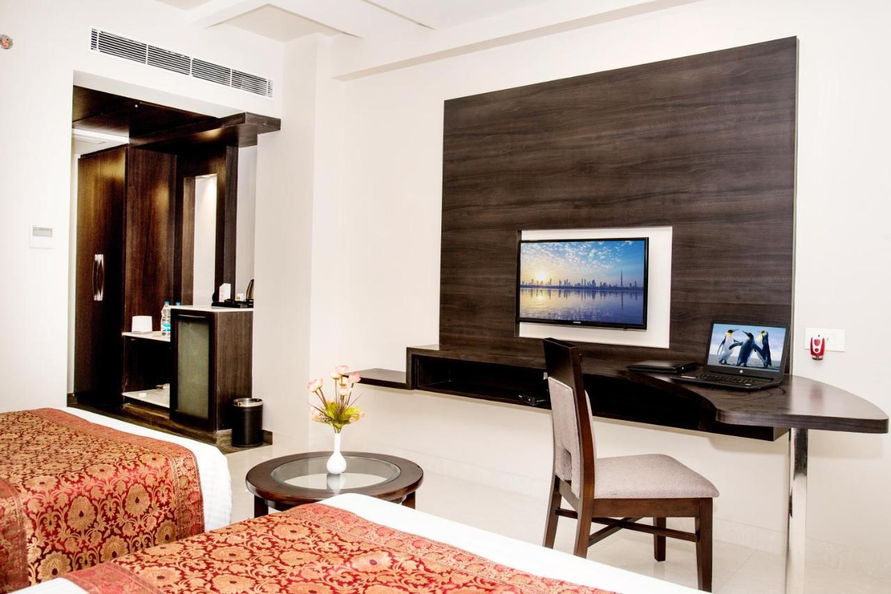 Hotel Platinum Shravasti Katra  Экстерьер фото