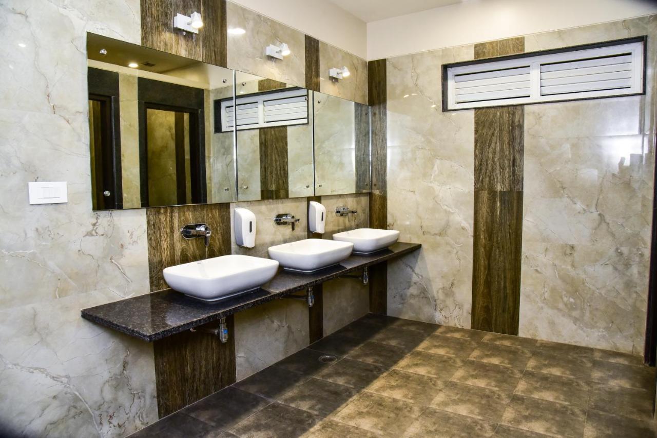 Hotel Platinum Shravasti Katra  Экстерьер фото