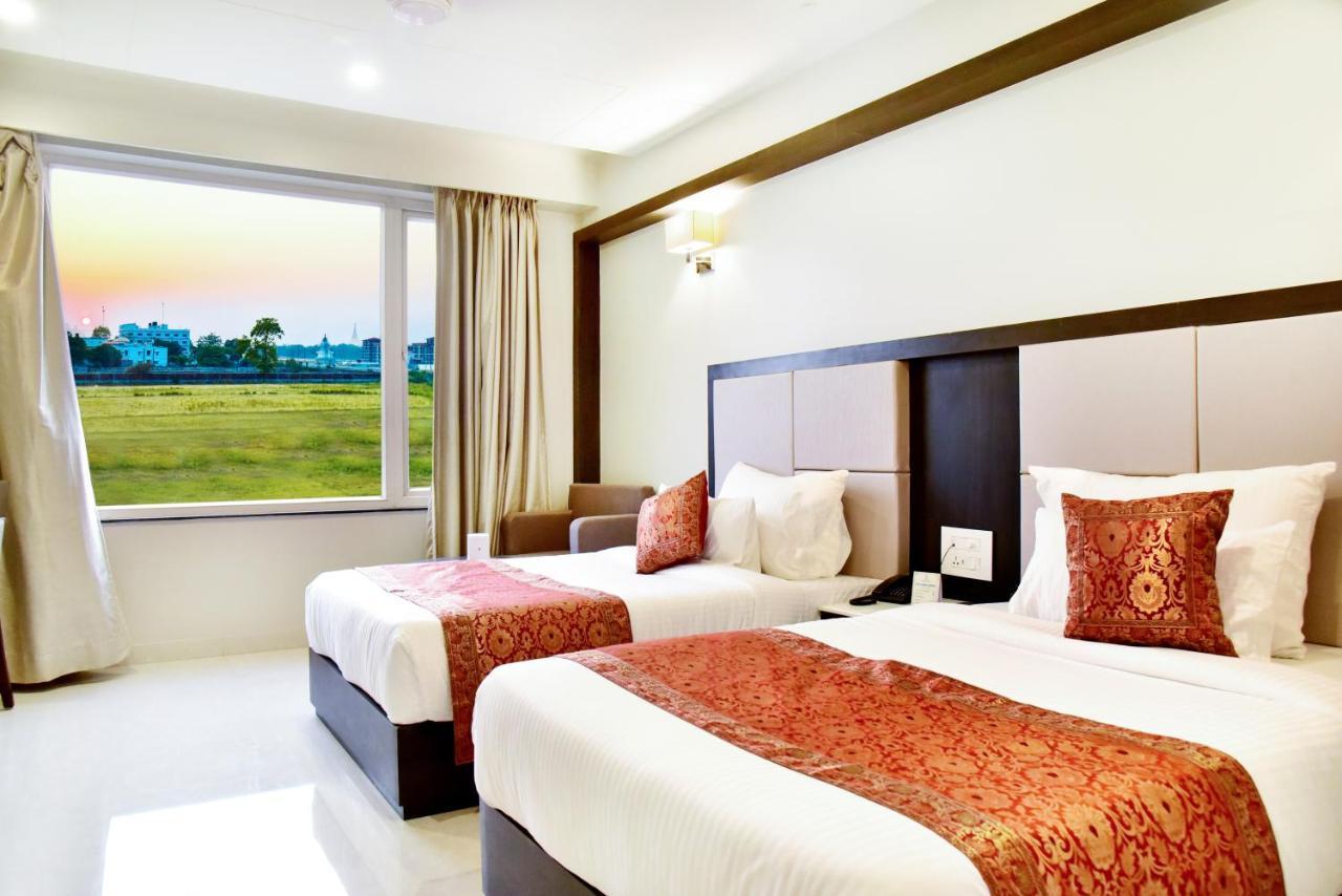 Hotel Platinum Shravasti Katra  Экстерьер фото