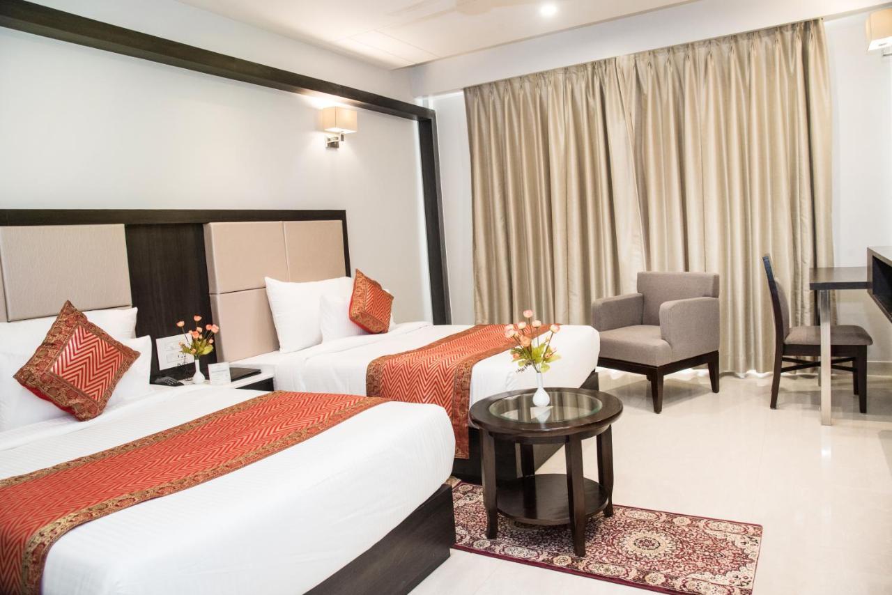 Hotel Platinum Shravasti Katra  Экстерьер фото