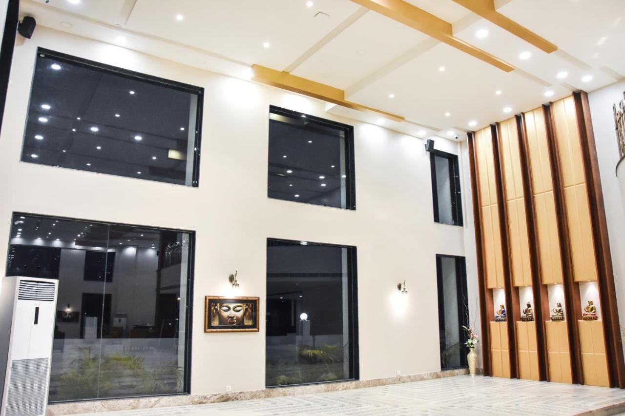 Hotel Platinum Shravasti Katra  Экстерьер фото