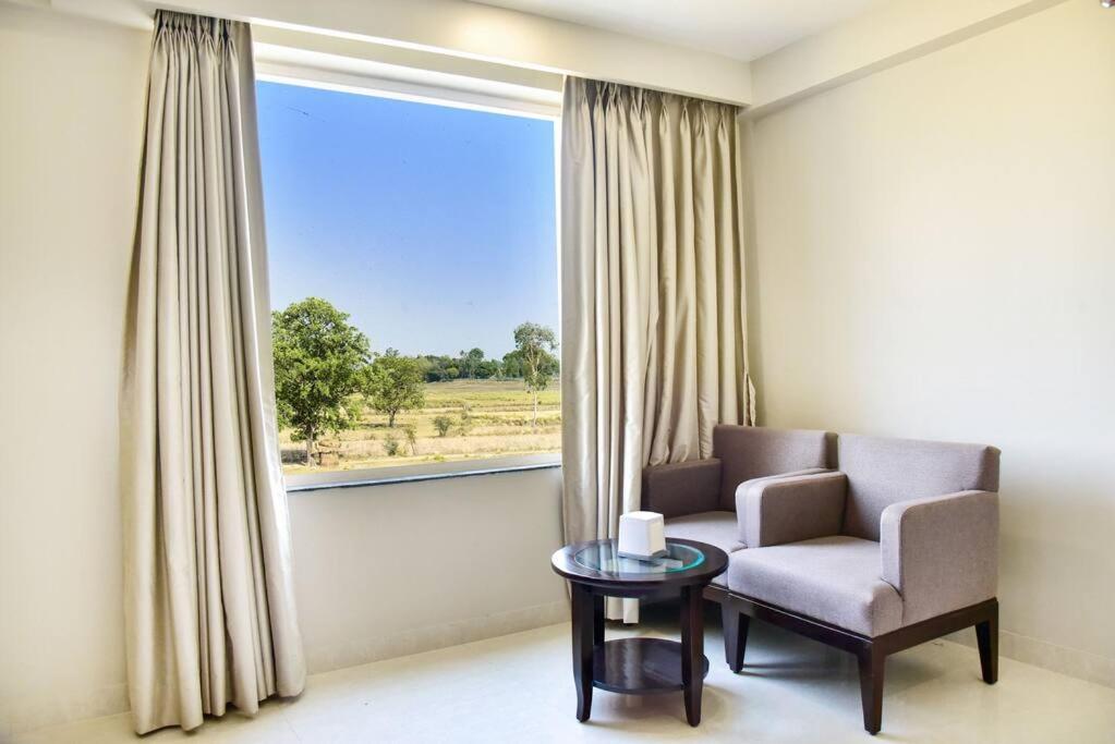 Hotel Platinum Shravasti Katra  Экстерьер фото