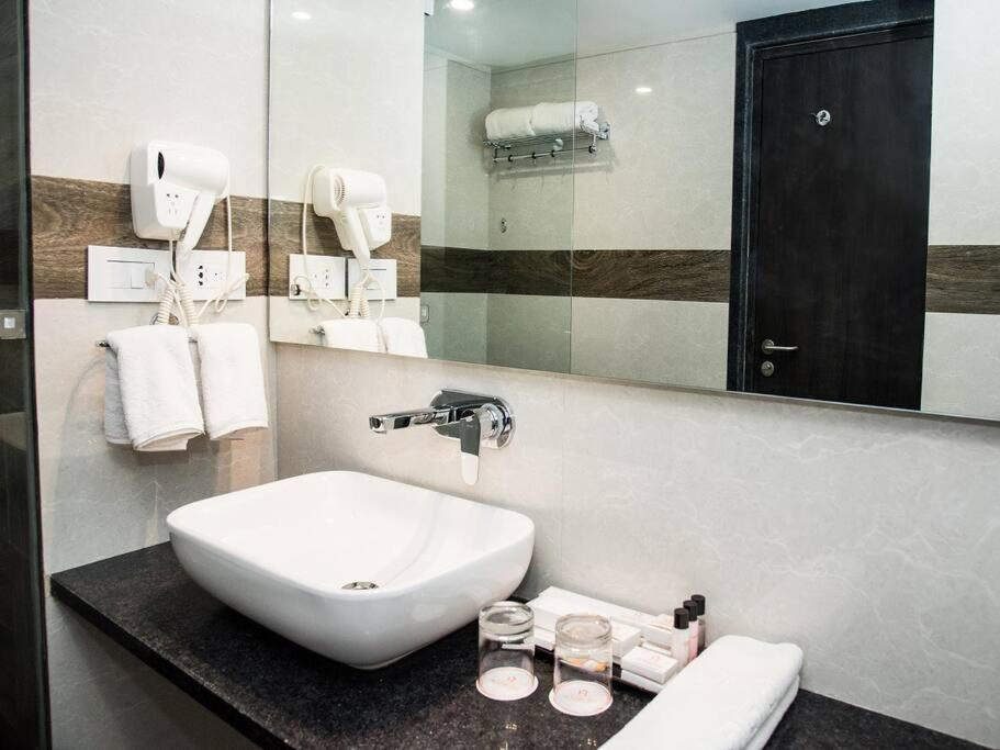 Hotel Platinum Shravasti Katra  Экстерьер фото