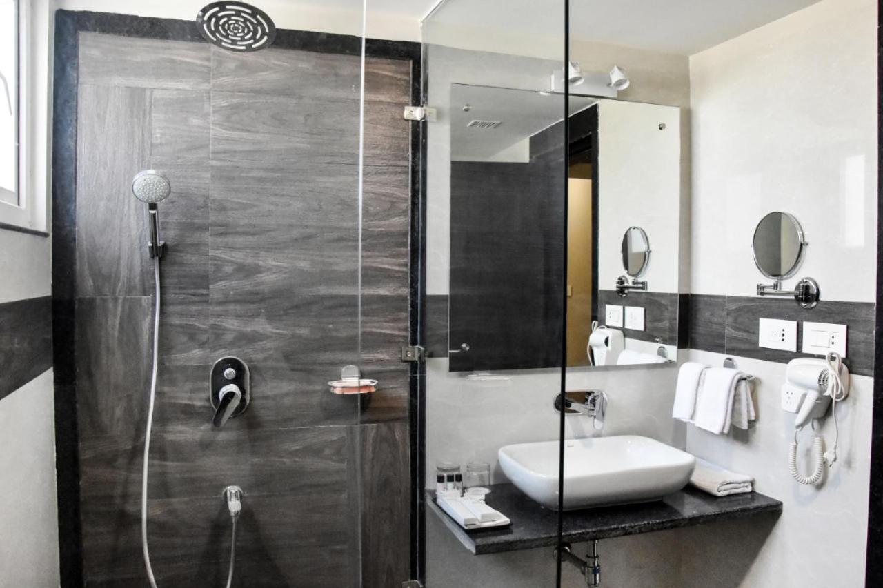 Hotel Platinum Shravasti Katra  Экстерьер фото